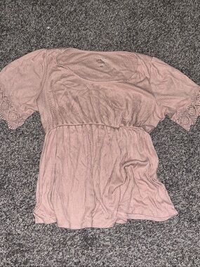 Women's Blush Pink Ribbed Short-Sleeve Top with Lace Trim